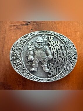Silver Oilfield-Themed Decorative Sculpture Plaque